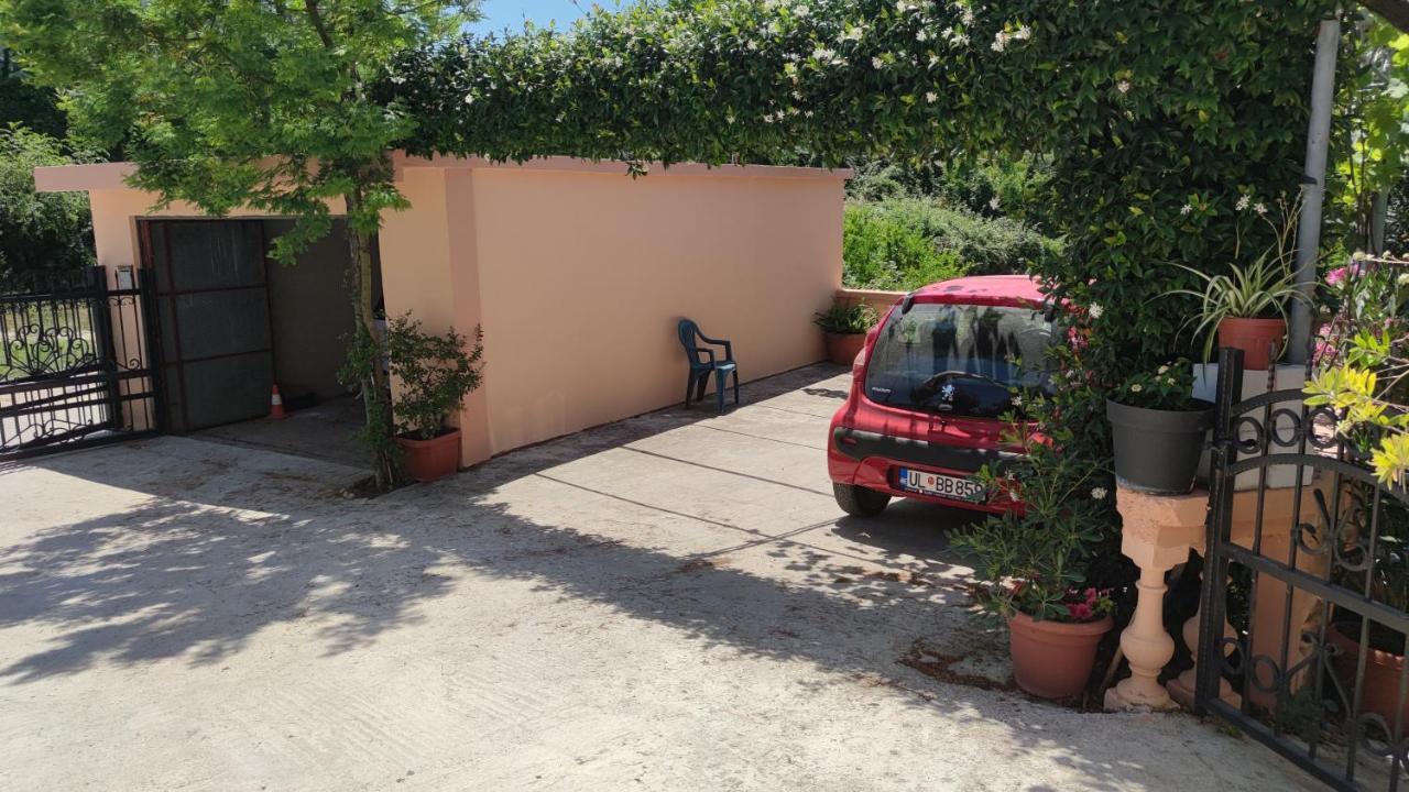 Guest'S House "Lindi&Roni" Apartment Ulcinj Ngoại thất bức ảnh
